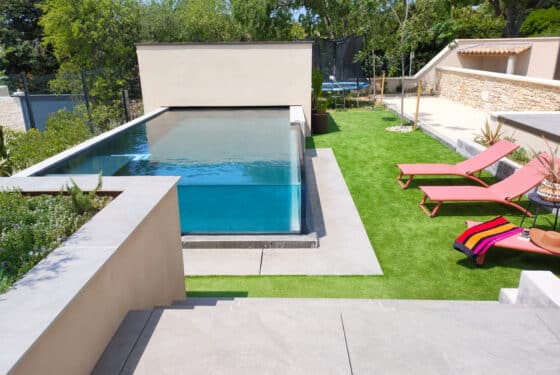 Scanzi Piscines se charge de concevoir votre piscine en verre.