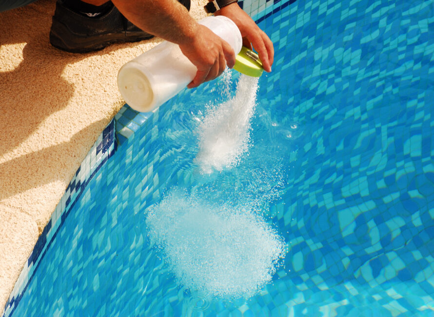 Entretien d'une piscine produits d'entretien