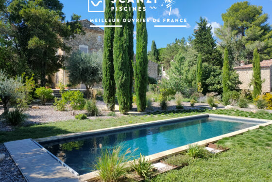 piscine esprit lavoir bastide provençale cyprès aménagement paysager