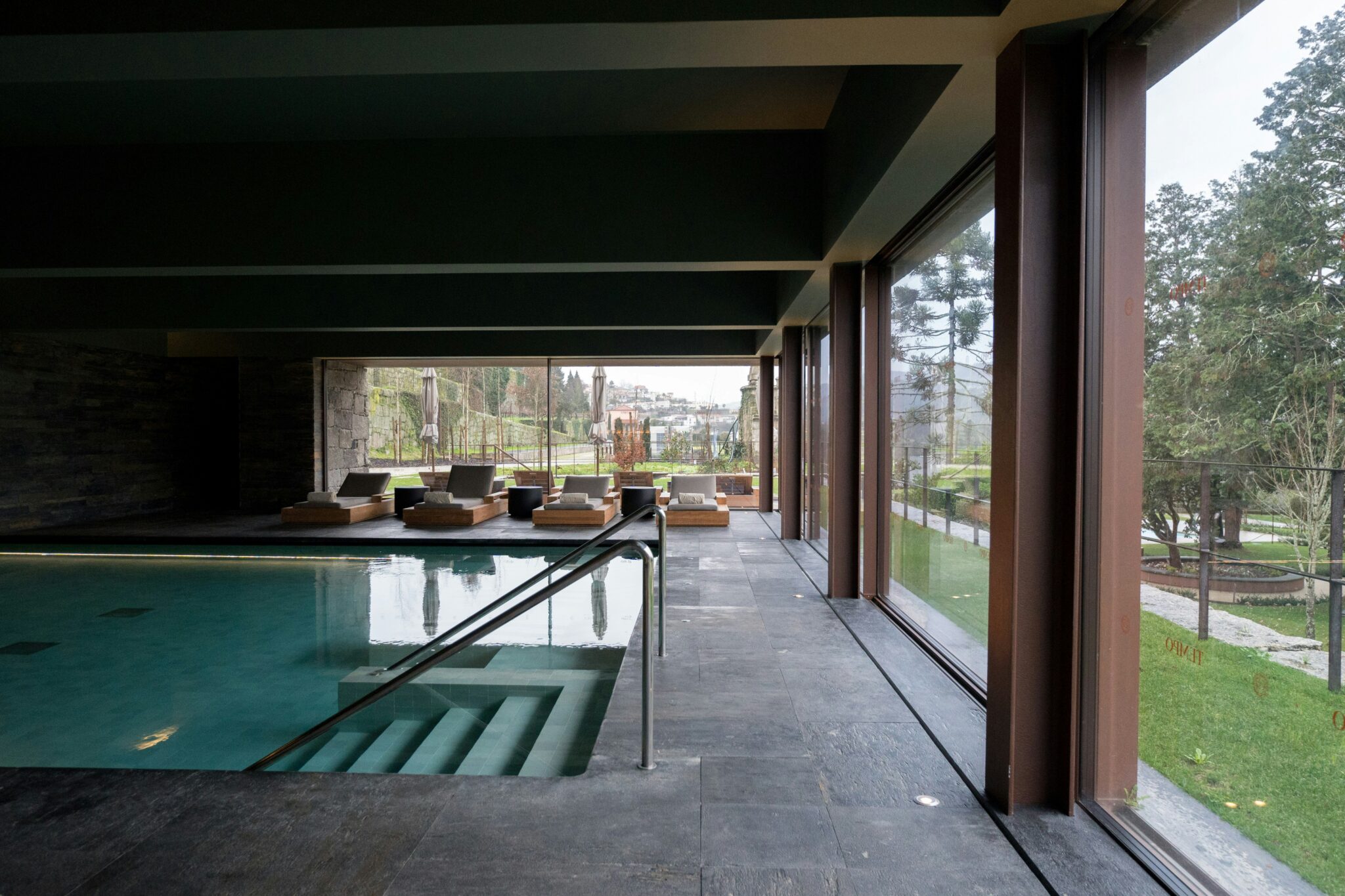 piscine interieure gard