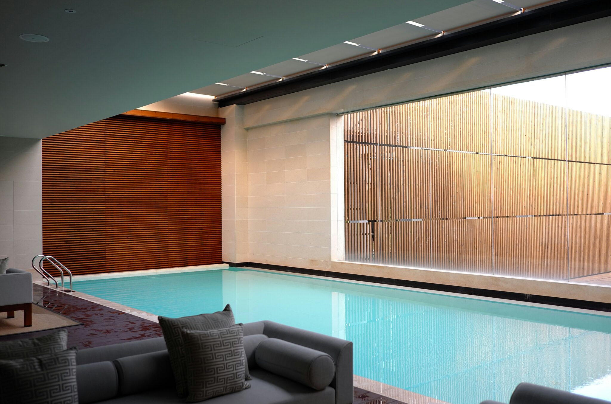 piscine interieure gard